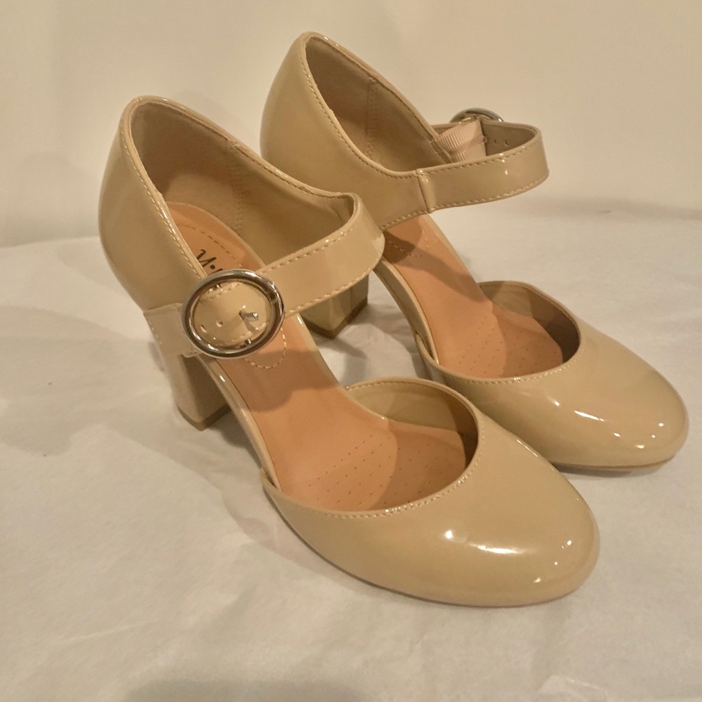 Size 5 taupe patent heels